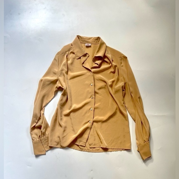 VINTAGE ACADEMIA TAN BUTTON DOWN BLOUSE - Picture 3 of 6